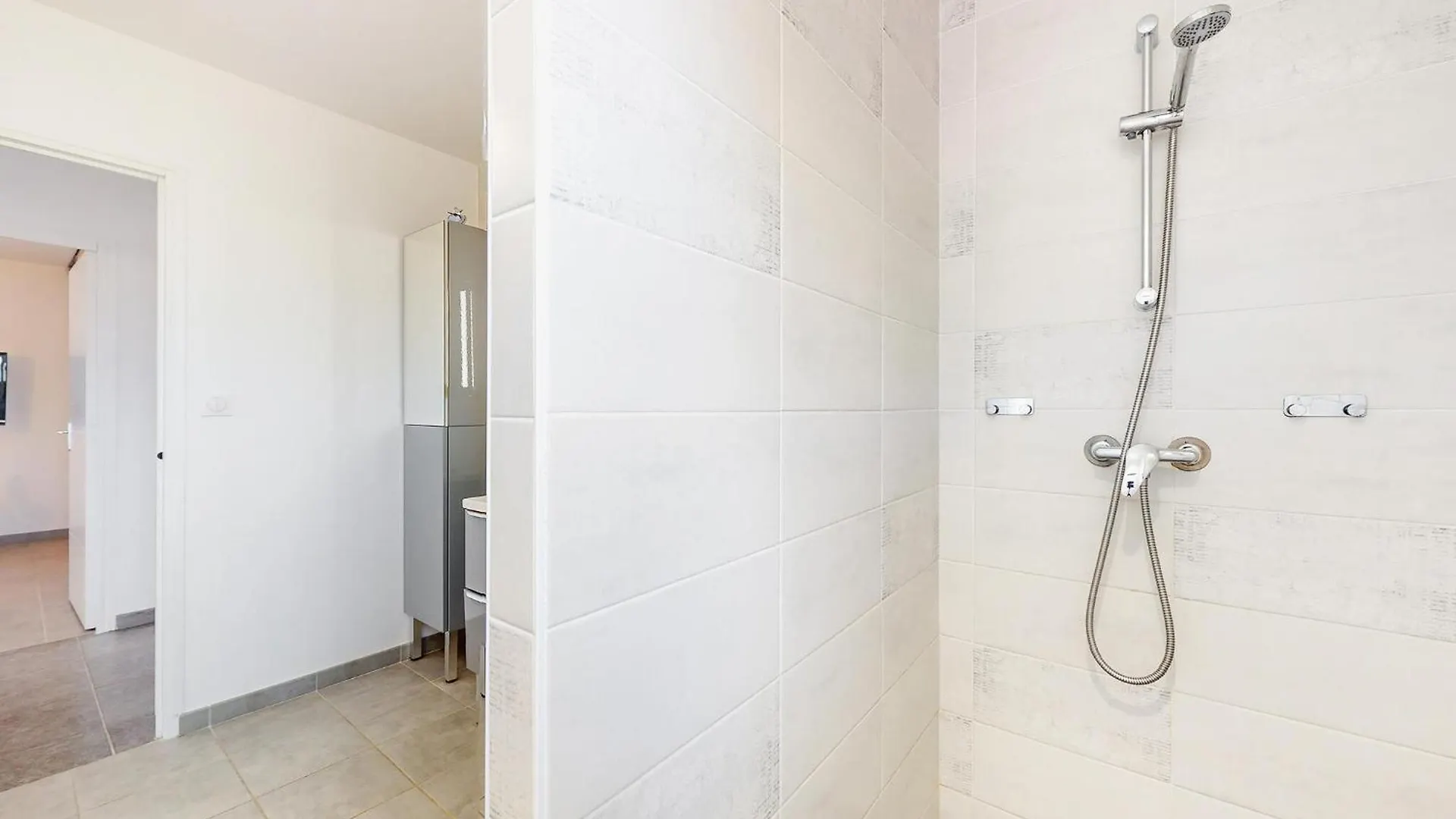 2 Bedroom Amazing Home In Landévant Nyaraló